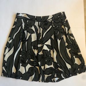 BCBGMaxAzria Printed floral skirt Sz 2 100% silk